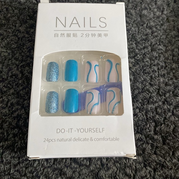 Manicure in minutes! Do it yourself press on nails! 24 nails in each pack. - Picture 3 of 5